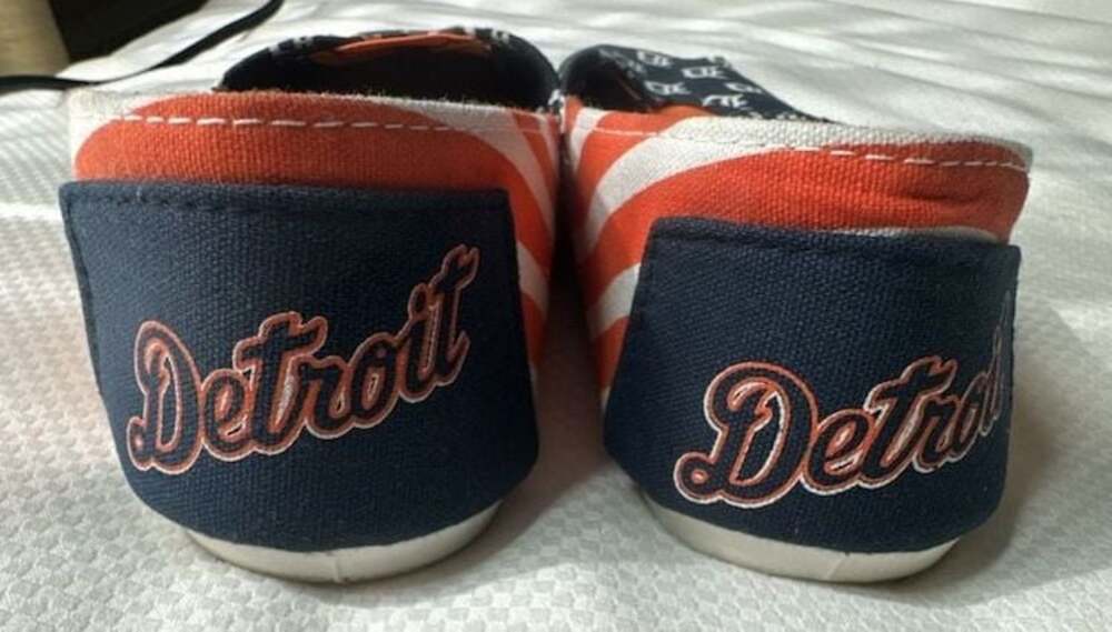 Team Beans Detroit Tigers MLB Slip on Canvas shoes Large Women’s stripe